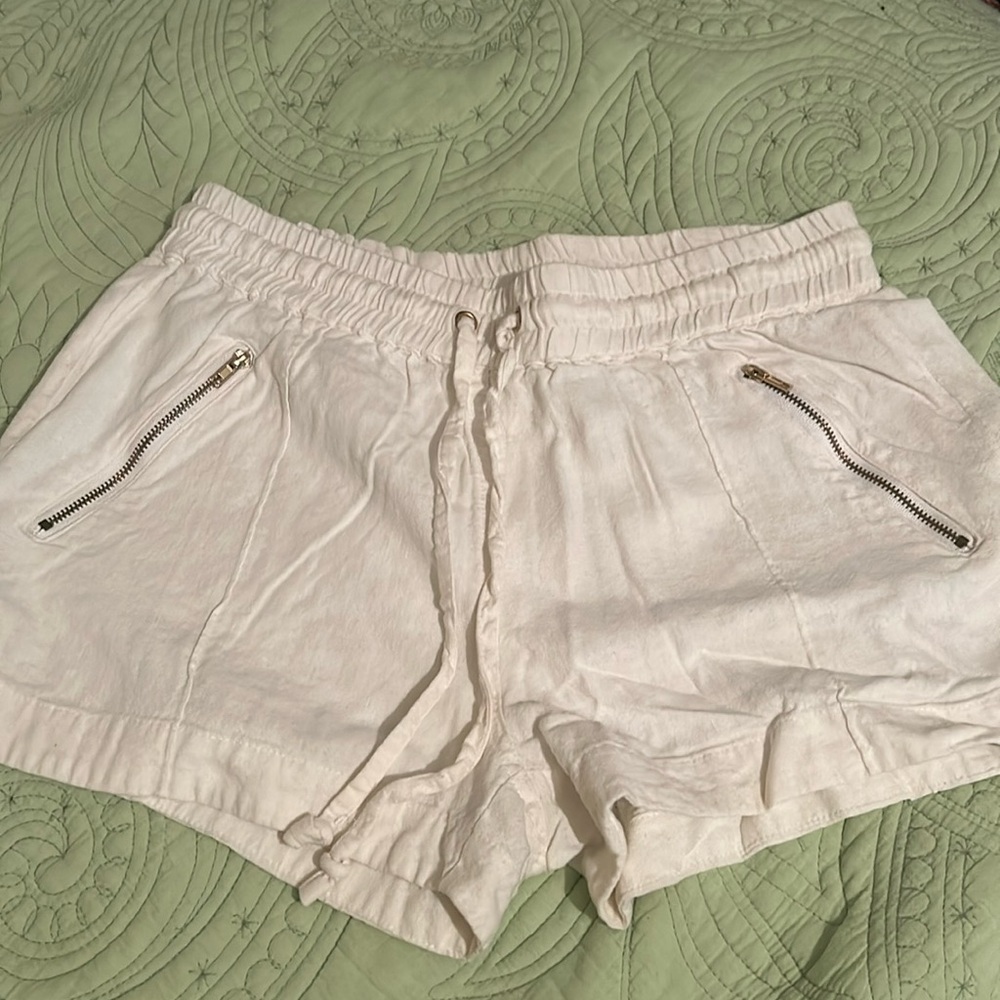 White boutique shorts size medium